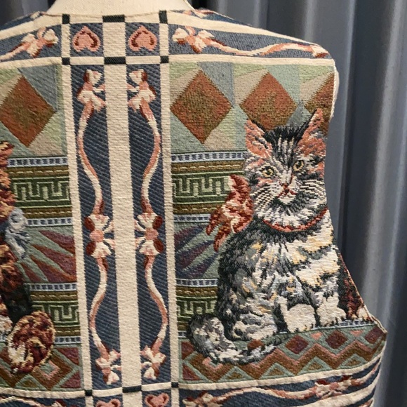 Hamilton Cat Kitten Vest, mother-of-pearl buttons - Picture 15 of 16